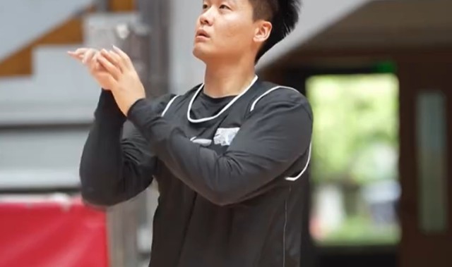 开云体育线上网站-备战浙江！赵睿投篮精准，周琦改罚球手势，许利民重提防守问题！|浙江队|浙江男篮|比赛|北京男篮_新浪体育_新浪新闻